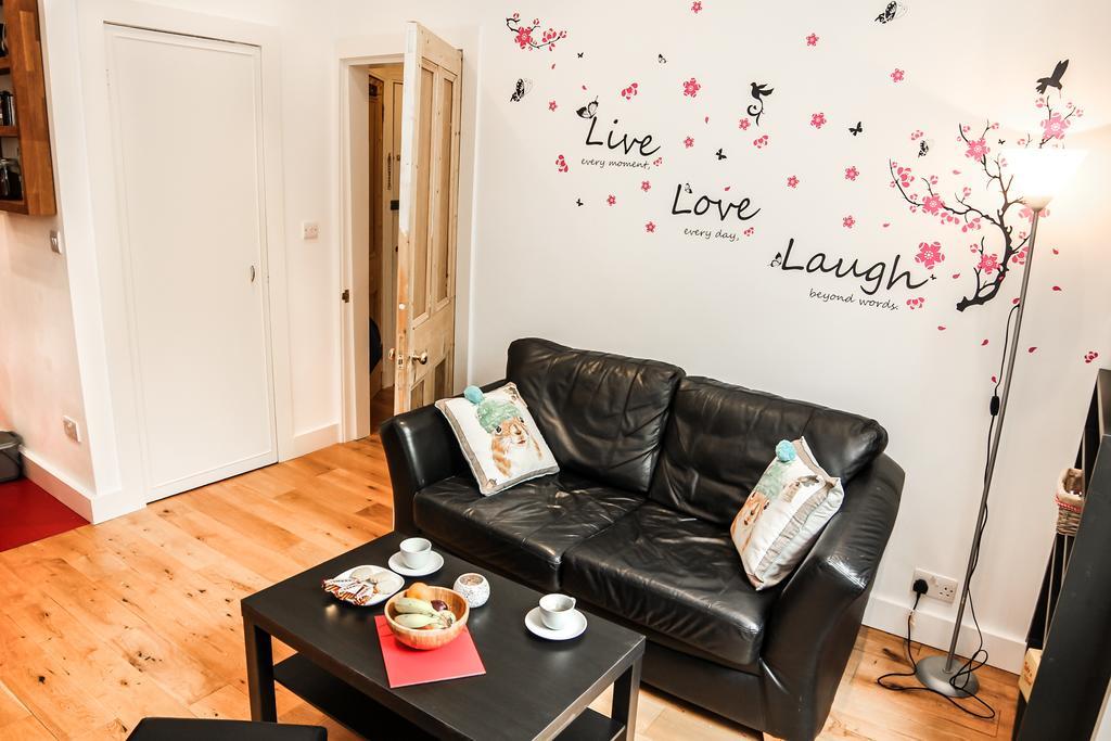 Chic & Bright Flat Near Holyrood Park Apartment Edinburgh Room photo